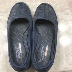 GUC women’s Skechers navy size 9